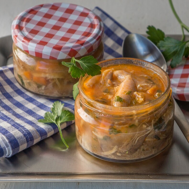 Geflügelsuppe mit Gemüse