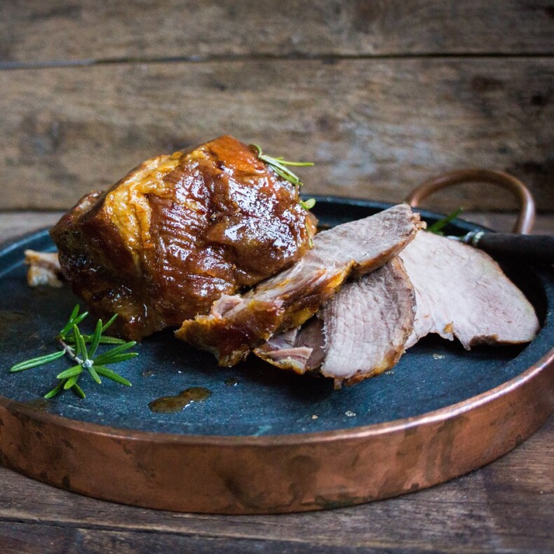 Wollschwein-Halsbraten